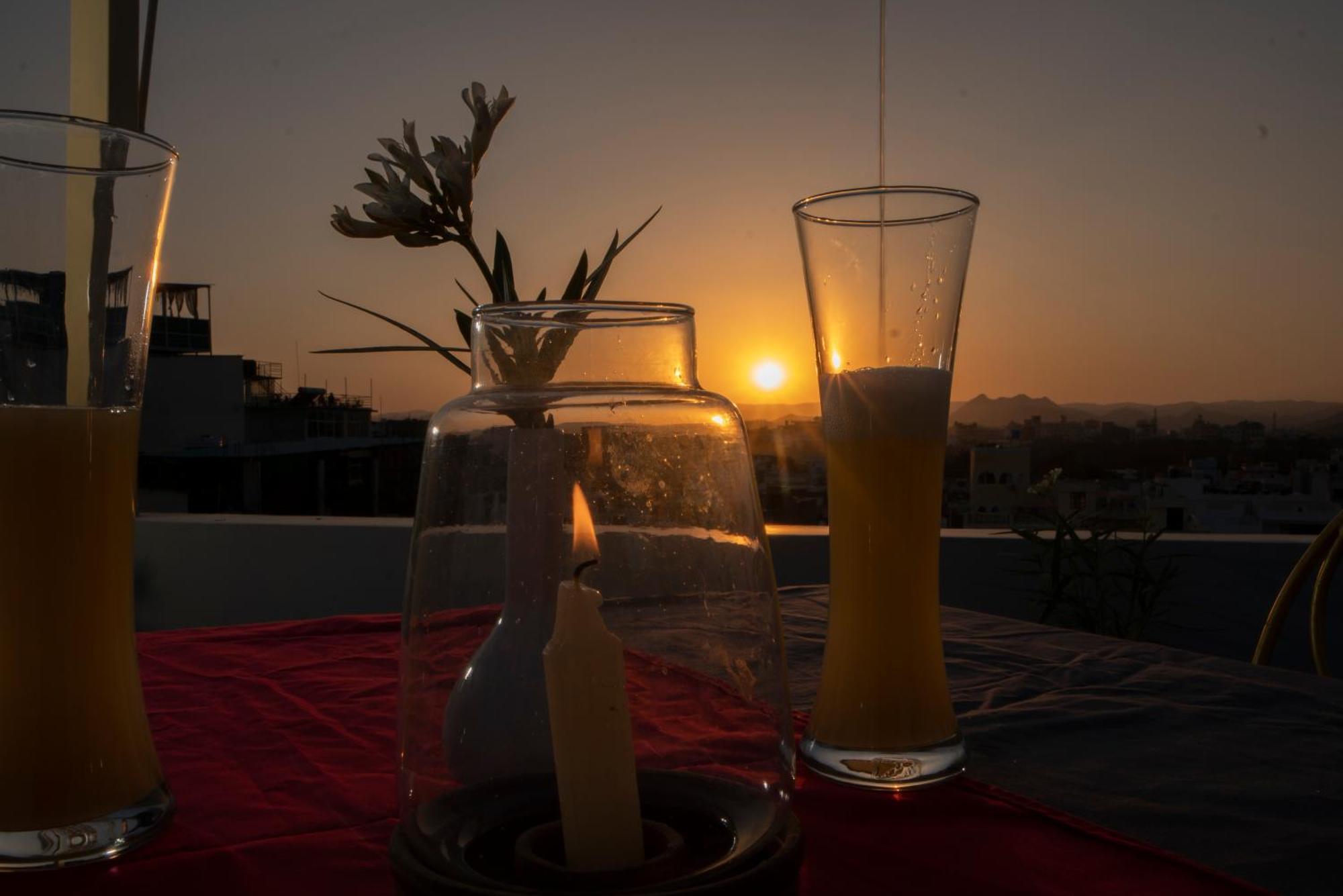 Dera Pichola- A Lake Facing Boutique Hotel Udaipur Ngoại thất bức ảnh
