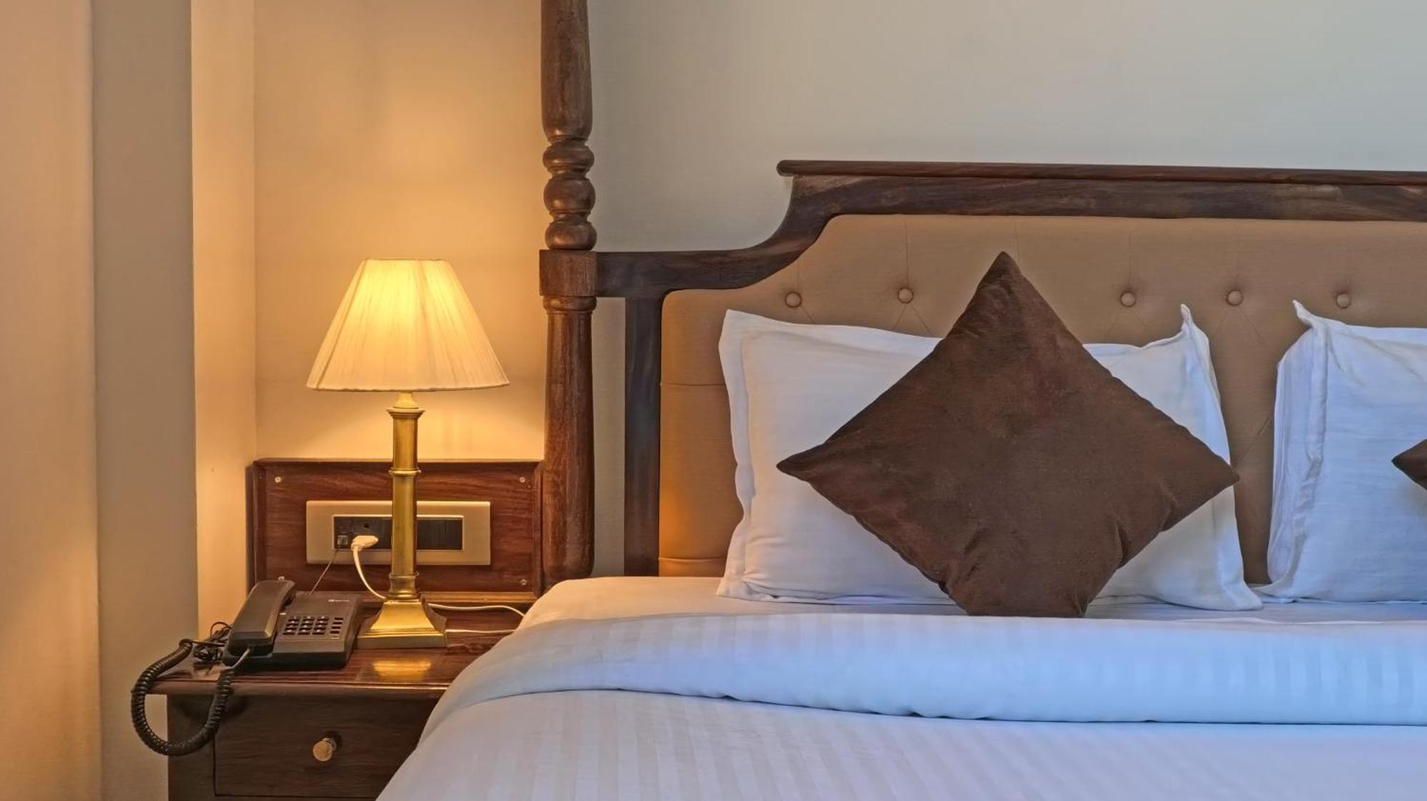 Dera Pichola- A Lake Facing Boutique Hotel Udaipur Ngoại thất bức ảnh