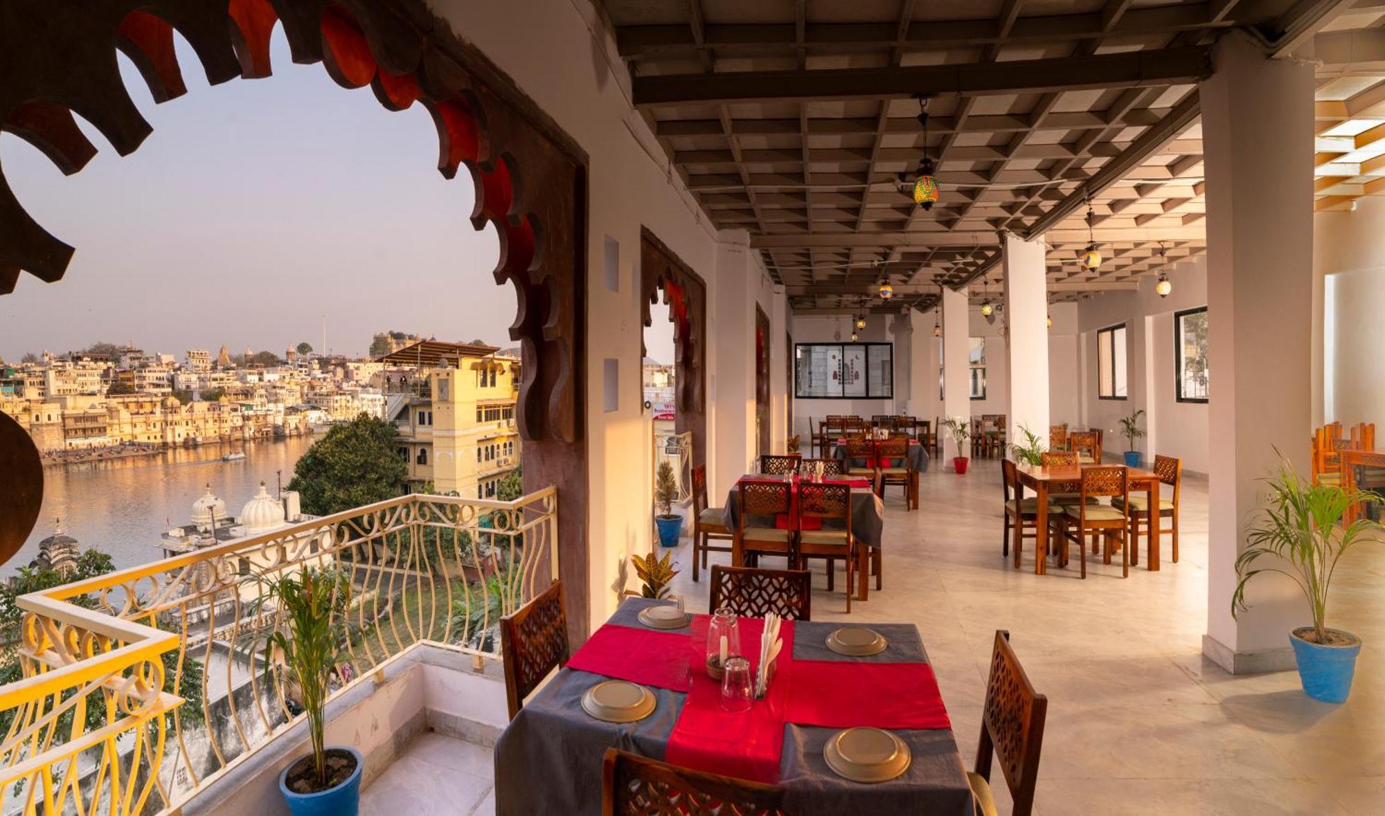 Dera Pichola- A Lake Facing Boutique Hotel Udaipur Ngoại thất bức ảnh