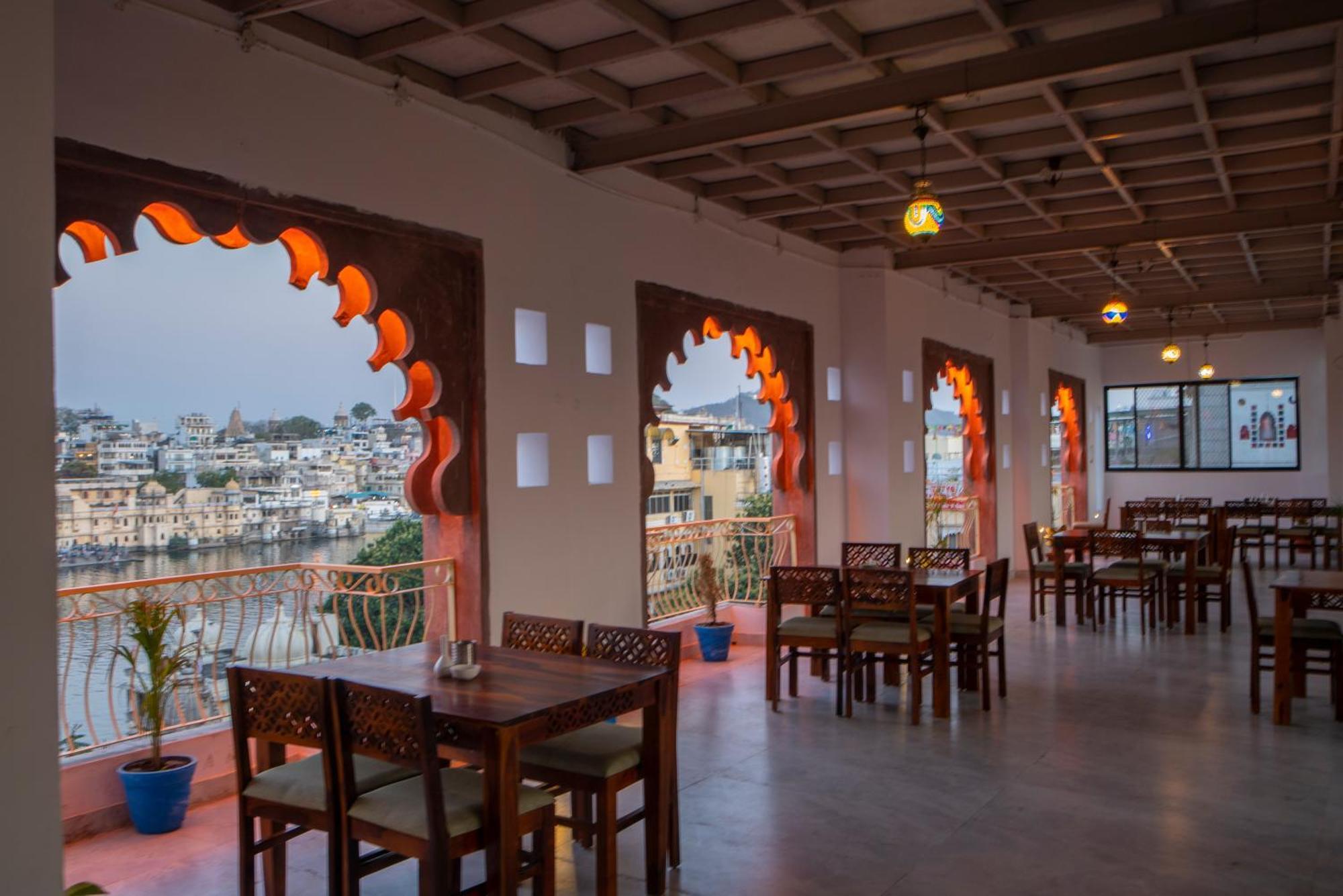 Dera Pichola- A Lake Facing Boutique Hotel Udaipur Ngoại thất bức ảnh