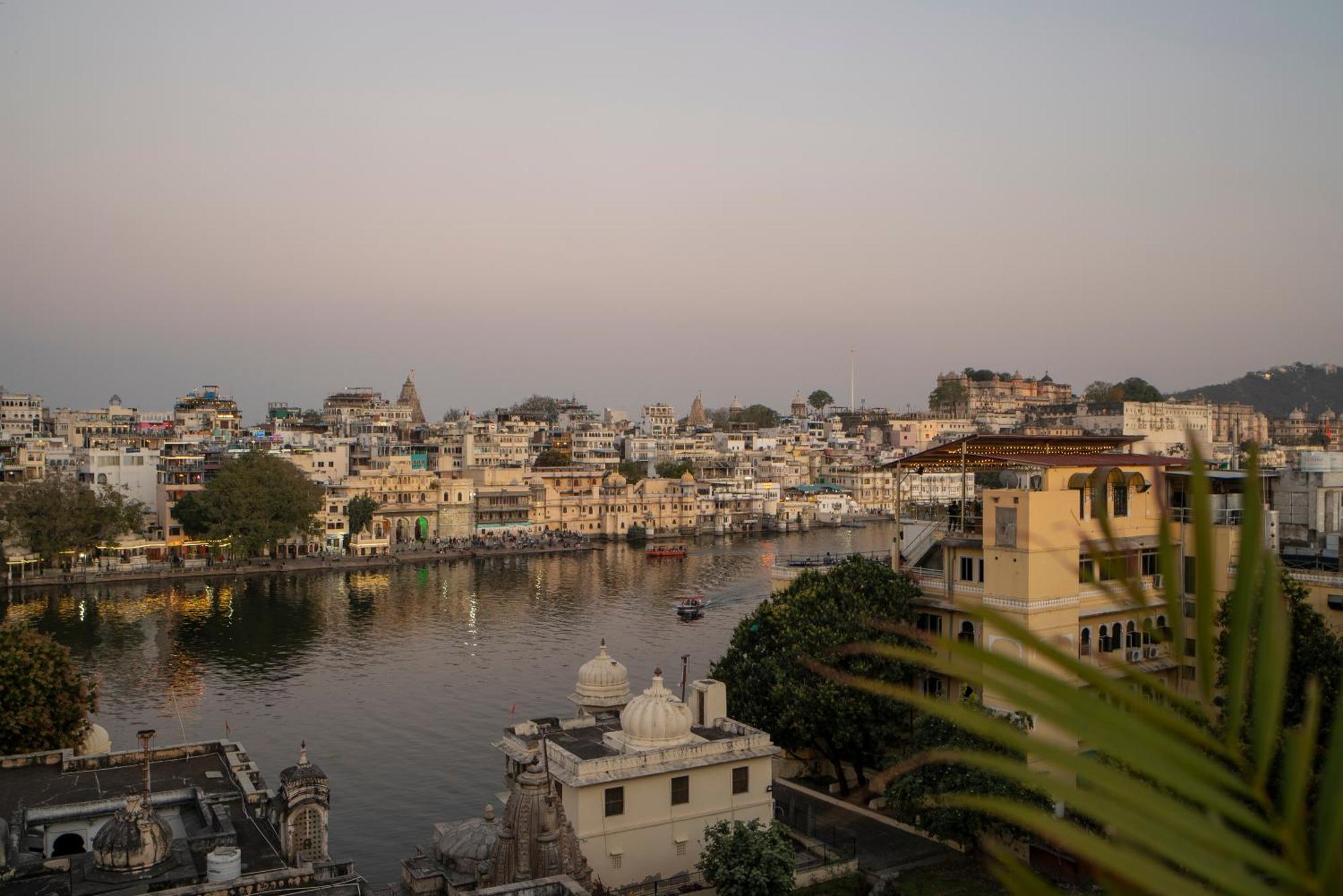 Dera Pichola- A Lake Facing Boutique Hotel Udaipur Ngoại thất bức ảnh