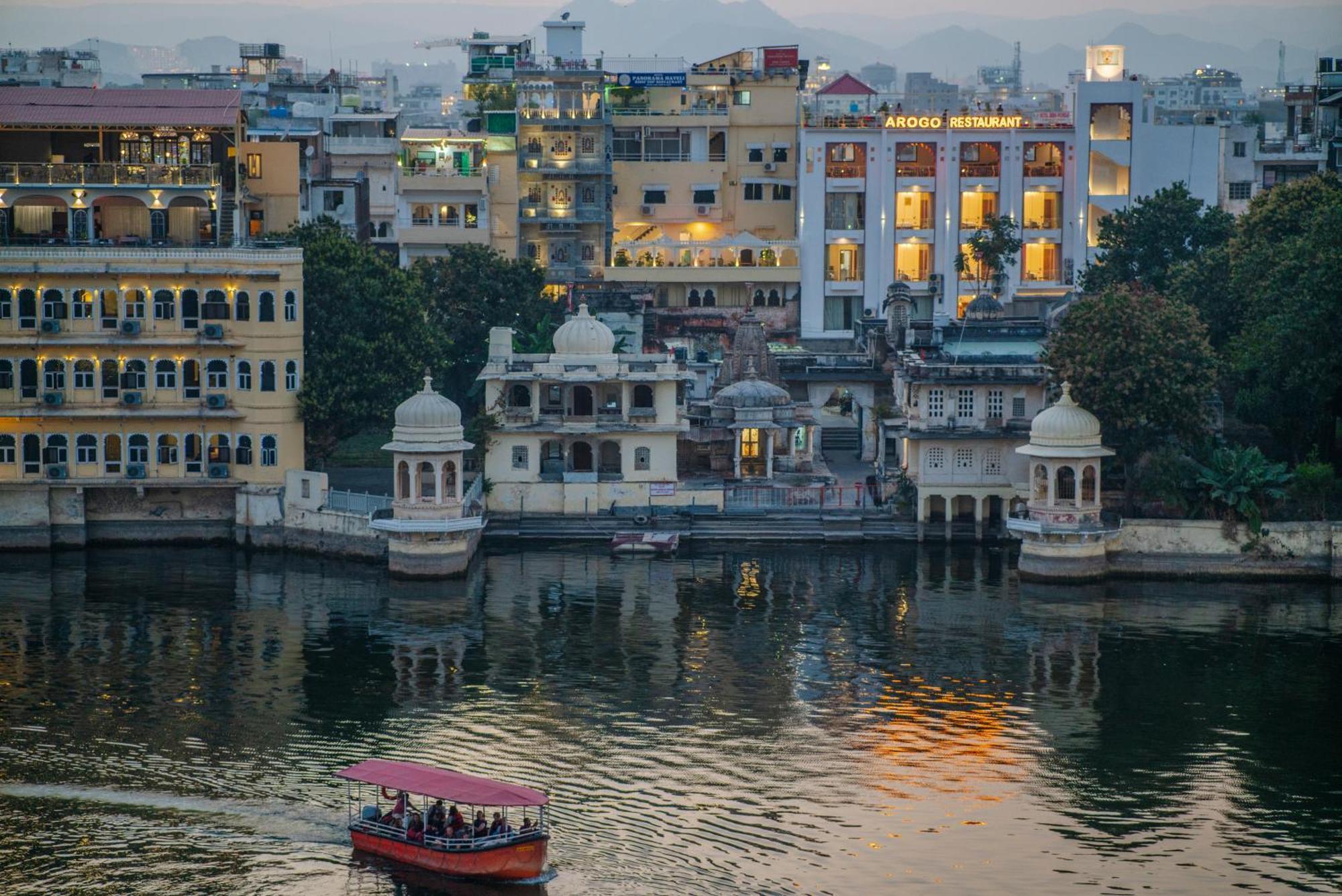Dera Pichola- A Lake Facing Boutique Hotel Udaipur Ngoại thất bức ảnh