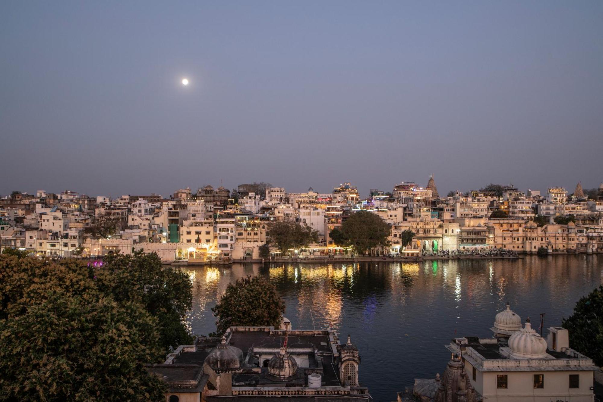 Dera Pichola- A Lake Facing Boutique Hotel Udaipur Ngoại thất bức ảnh
