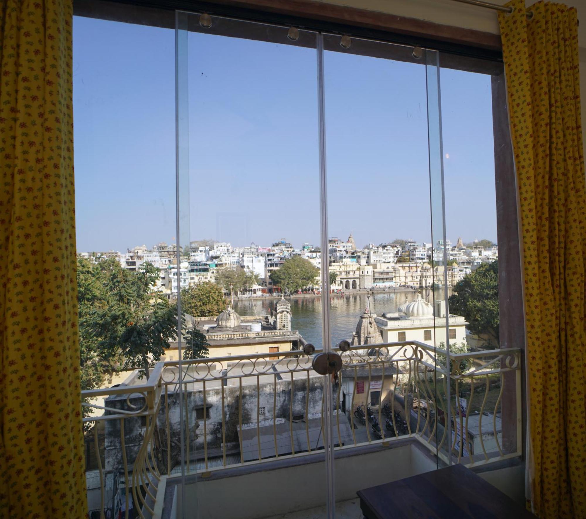 Dera Pichola- A Lake Facing Boutique Hotel Udaipur Ngoại thất bức ảnh