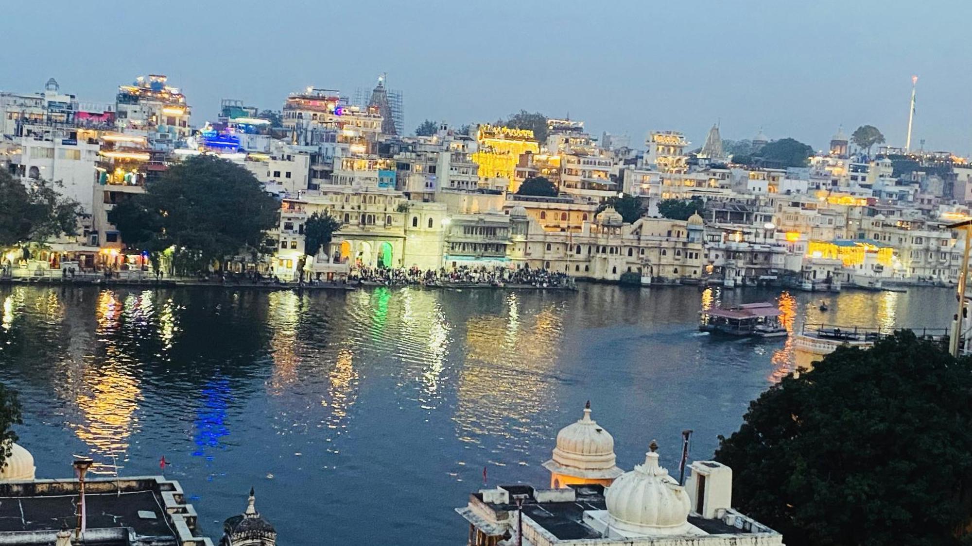 Dera Pichola- A Lake Facing Boutique Hotel Udaipur Ngoại thất bức ảnh