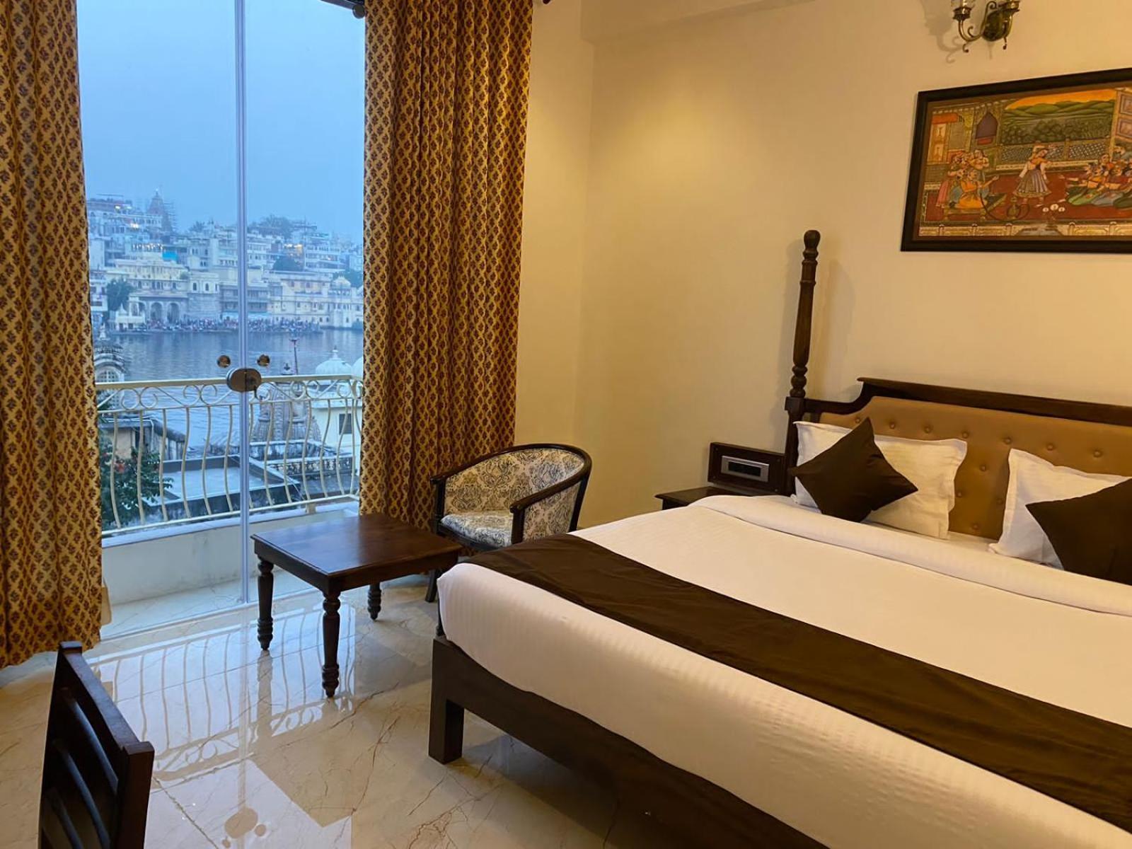 Dera Pichola- A Lake Facing Boutique Hotel Udaipur Ngoại thất bức ảnh