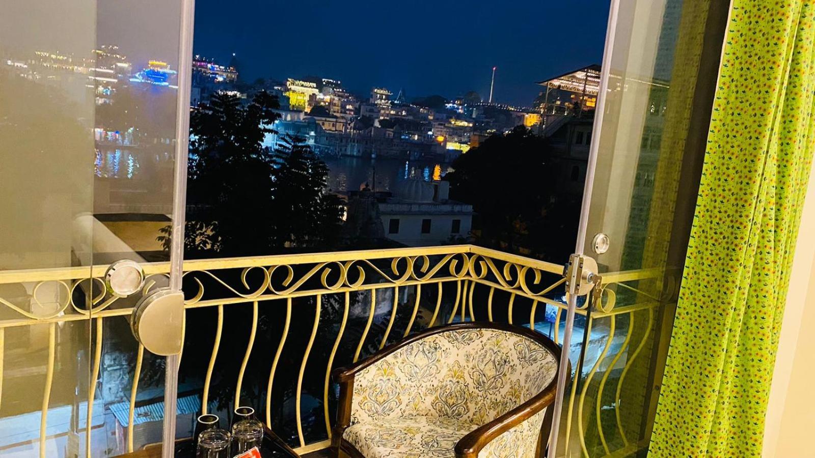 Dera Pichola- A Lake Facing Boutique Hotel Udaipur Ngoại thất bức ảnh