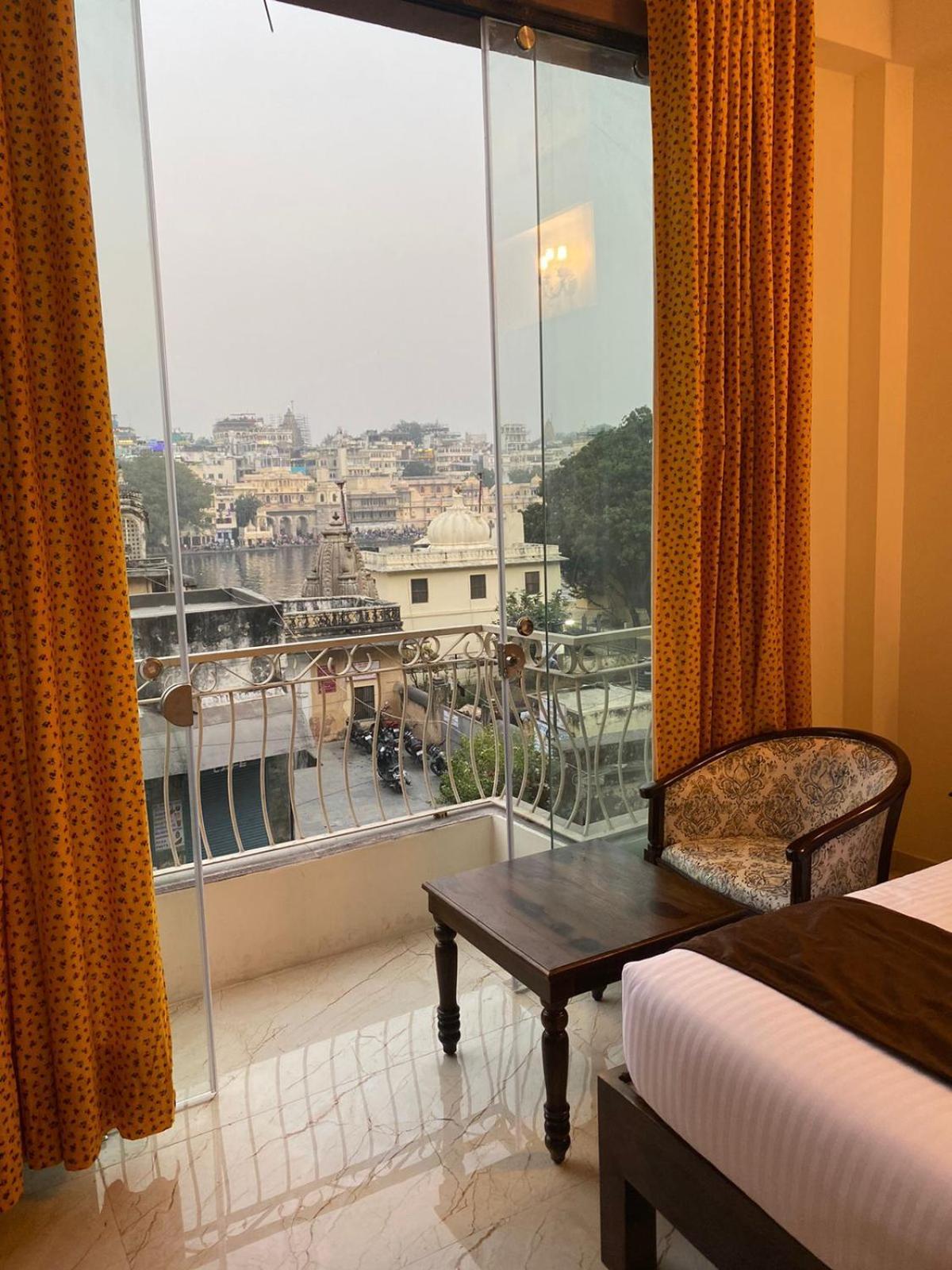 Dera Pichola- A Lake Facing Boutique Hotel Udaipur Ngoại thất bức ảnh